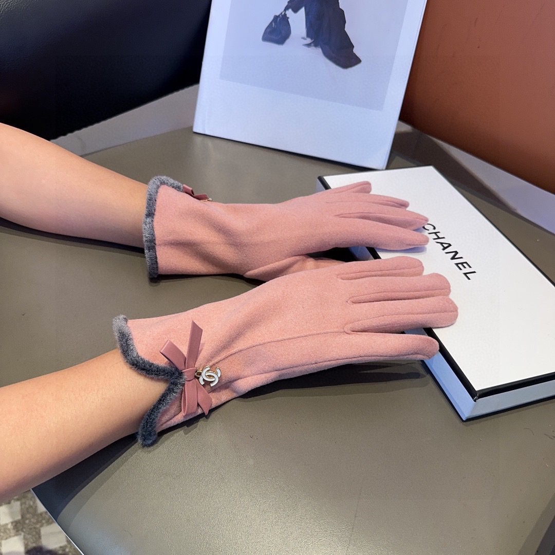 NO:659870,Chanel's new wool gloves, fashionable gloves, warm in autumn and winter with fleece lining, classic plaid, super comfortable, soft and versatile!  One size fits all gloves, gloves, chanel, gloves19860909香奈儿新品羊毛手套,时尚手套,秋冬保暖加绒内里,经典格子,上手超舒适柔软、百搭！均码手套,手套,chanel,gloves,accessory