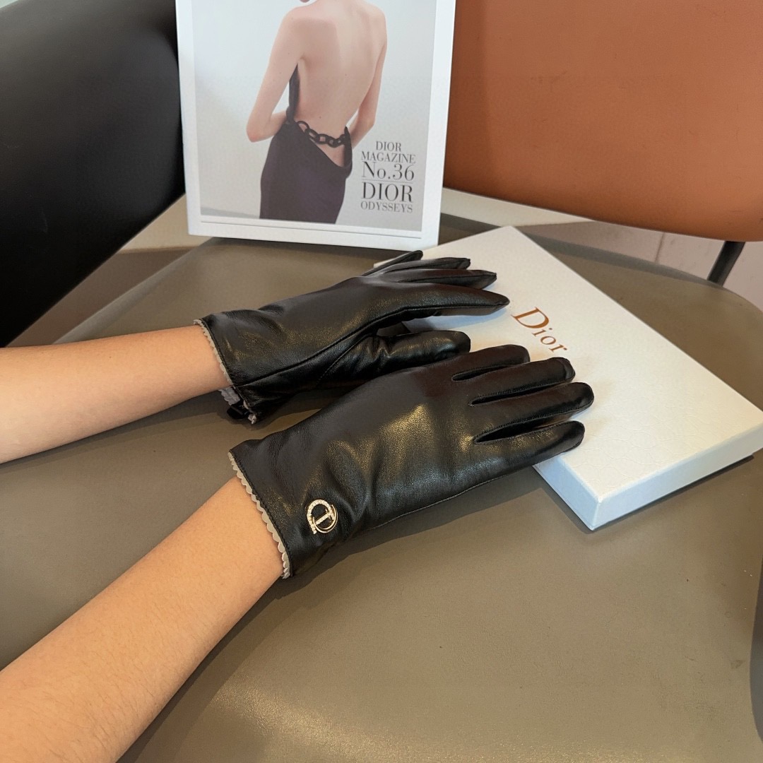 NO:659861,Dior sheepskin gloves, fashionable gloves, warm in autumn and winter with velvet lining, classic, simple and super comfortable, soft and versatile!  ML gloves, gloves, dior, sheepskin, gloves19860909迪奥羊皮手套,时尚手套,秋冬保暖加绒内里,经典简洁上手超舒适柔软、百搭！ML手套,手套,dior,sheepskin,gloves,accessory