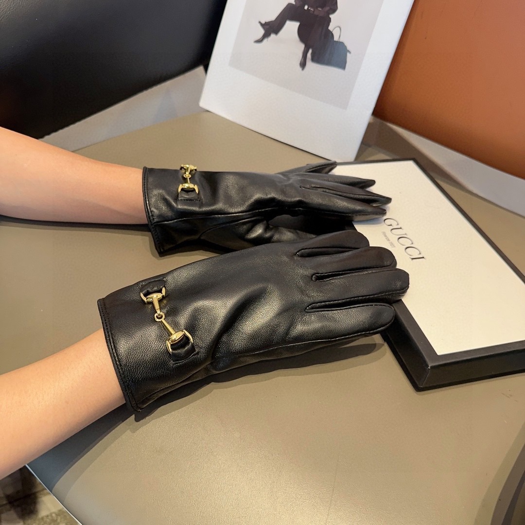 NO:701833,Gucci's popular women's leather gloves, horsebit first-grade sheepskin, simple and elegant static style with small logo buckle, super soft and cashmere lining for comfortable wearing gloves, gloves, gucci, sheepskin, gloves19860909gucci火爆朋友圈的女式真皮手套,马衔扣一级羊皮 简单大方的静面款式添加小logo扣,超柔加羊绒内里佩戴舒适手套,手套,gucci,sheepskin,gloves,accessory