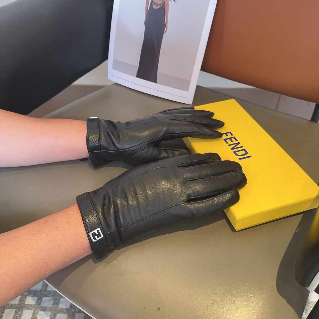 NO:701843,Fendi men's new sheepskin gloves, fashionable gloves, warm in autumn and winter with velvet lining, classic and simple, super comfortable, soft and versatile!  Size L, XL gloves, gloves, fendi, sheepskin, gloves19860909芬迪男款新品羊皮手套,时尚手套,秋冬保暖加绒内里,经典简洁上手超舒适柔软、百搭！码数L,XL手套,手套,fendi,sheepskin,gloves,accessory