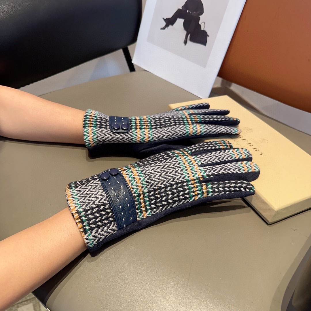 NO:701872,Burberry women's gloves, fashionable gloves, classic, simple and easy to use, super comfortable, soft and versatile!  One size fits all gloves, gloves, burberry, gloves19860909巴宝莉女款手套,时尚手套,经典简洁上手超舒适柔软、百搭！均码手套,手套,burberry,gloves,accessory