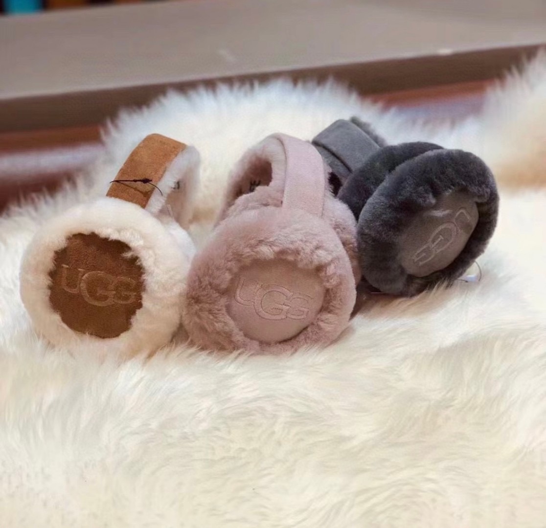 NO:701889,The detachable and stackable UGG bag is worth owning for crazy calls. The world is beautiful and beautiful, and the same style as the Internet celebrity star UGG ski earmuffs, a must-have for daily warmth and travel. The concave shape for daily skiing is simply amazing. Warm and cheering object. High-value. Reserved pink, gray and white colors. Classic items that can be worn for a lifetime and will never go out of style. Meimei gloves, gloves, gloves19860909可拆叠放包包UGG疯狂打call值得拥有 人间白富美,网红明星同款 UGG滑雪耳罩,日常保暖出行必备 滑雪日常凹造型简直太赞了 保暖打气物件 高颜值 自留粉灰白色三色 可以戴一辈子不过时的经典单品 美美手套,手套,gloves,accessory