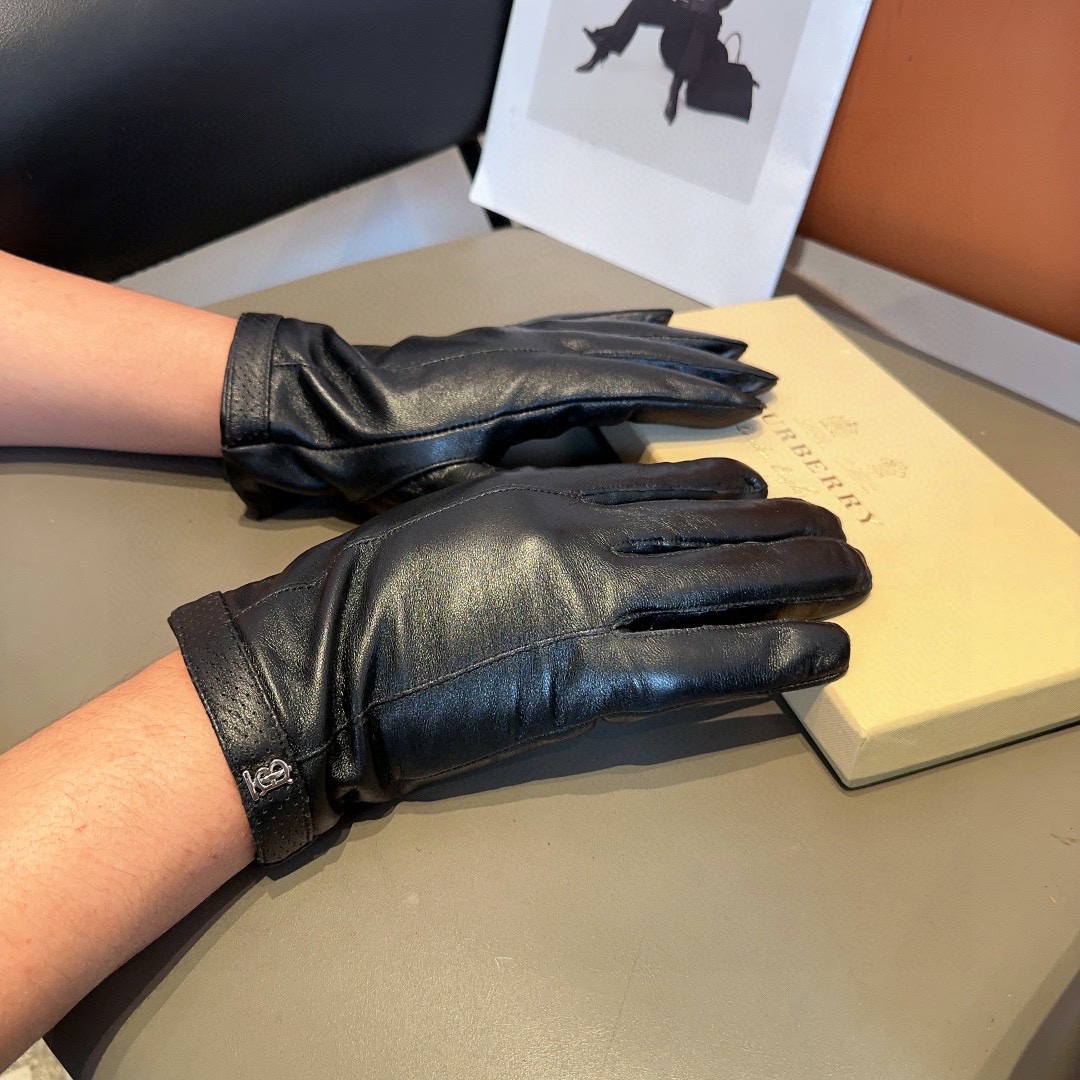 NO:718494,Burberry men's new sheepskin gloves, fashionable gloves, warm in autumn and winter with velvet lining, classic, simple and easy to use, super comfortable, soft and versatile!  Size L, XL gloves, gloves, burberry, sheepskin, gloves19860909巴宝莉男款新品羊皮手套,时尚手套,秋冬保暖加绒内里,经典简洁上手超舒适柔软、百搭！码数L,XL手套,手套,burberry,sheepskin,gloves,accessory