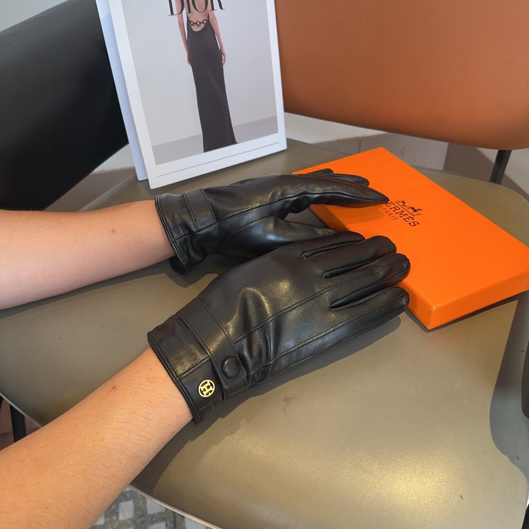 NO:718530,Hermès men's new sheepskin gloves, fashionable gloves, warm in autumn and winter with velvet lining, classic, simple and easy to use, super comfortable, soft and versatile!  Size L, XL gloves, gloves, hermes, sheepskin, gloves19860909爱马仕男款新品羊皮手套,时尚手套,秋冬保暖加绒内里,经典简洁上手超舒适柔软、百搭！码数L,XL手套,手套,hermes,sheepskin,gloves,accessory