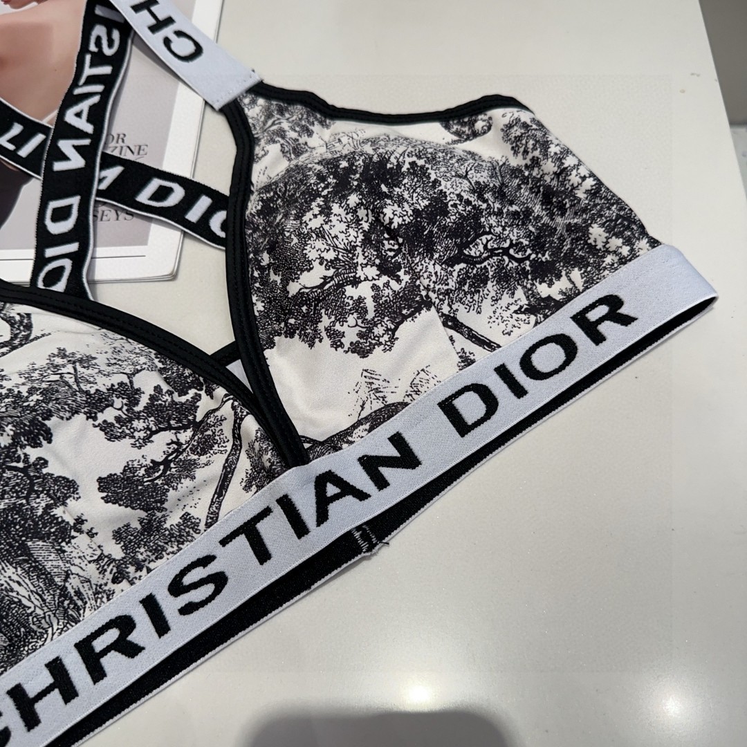 迪奥泳衣，时尚达人必备。超级显身材！SML