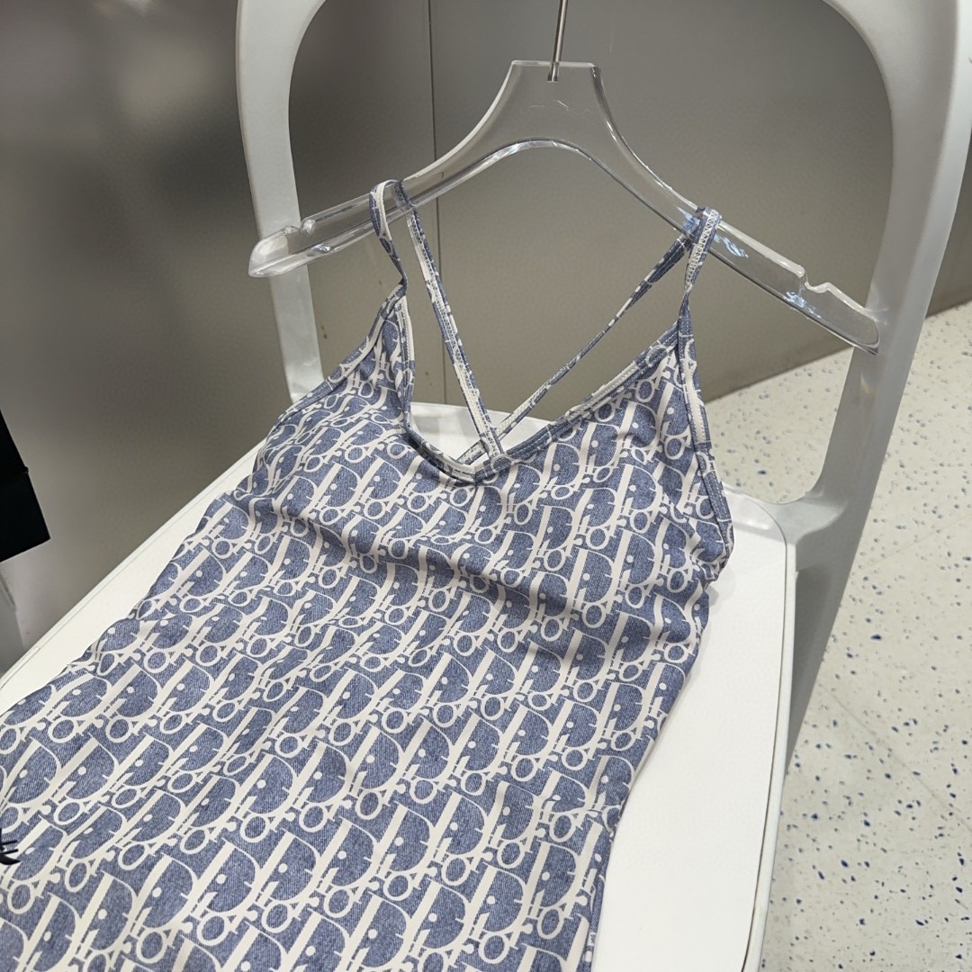 迪奥泳衣，时尚潮人必备！实物超级好看！海边度假拍照超级好！SML