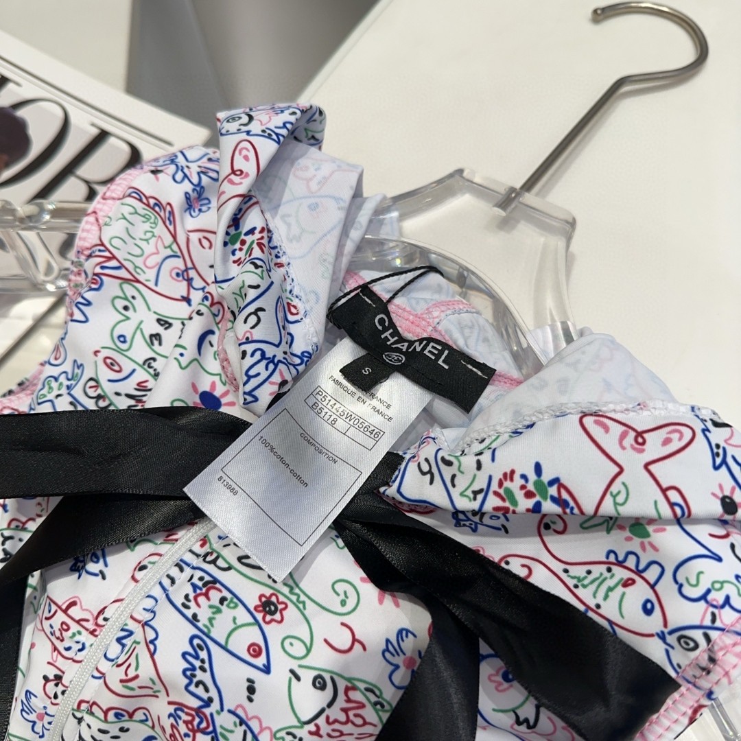 香奈儿泳衣，实物实在太美了！拍不出来它的美😍谁穿谁美！很值得入手✋ SML