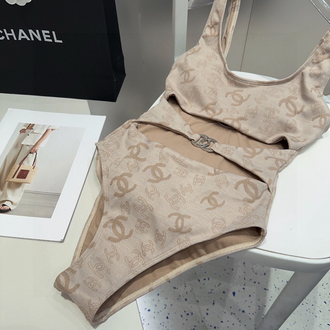 香奈儿泳衣，时尚达人必备。超级显身材！SML