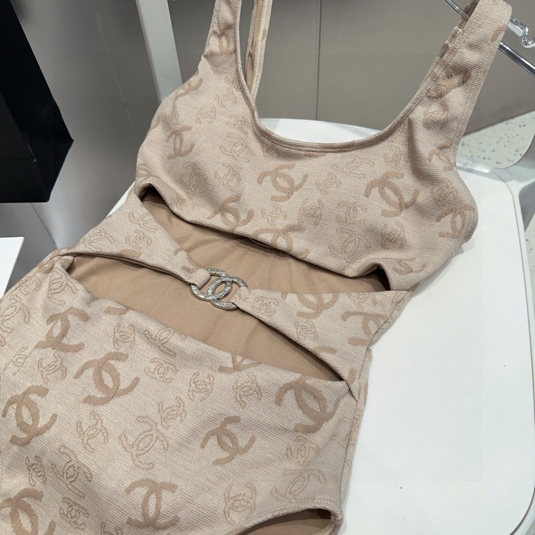 香奈儿泳衣，时尚达人必备。超级显身材！SML