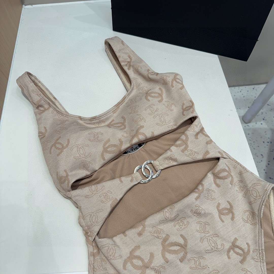 香奈儿泳衣，时尚达人必备。超级显身材！SML