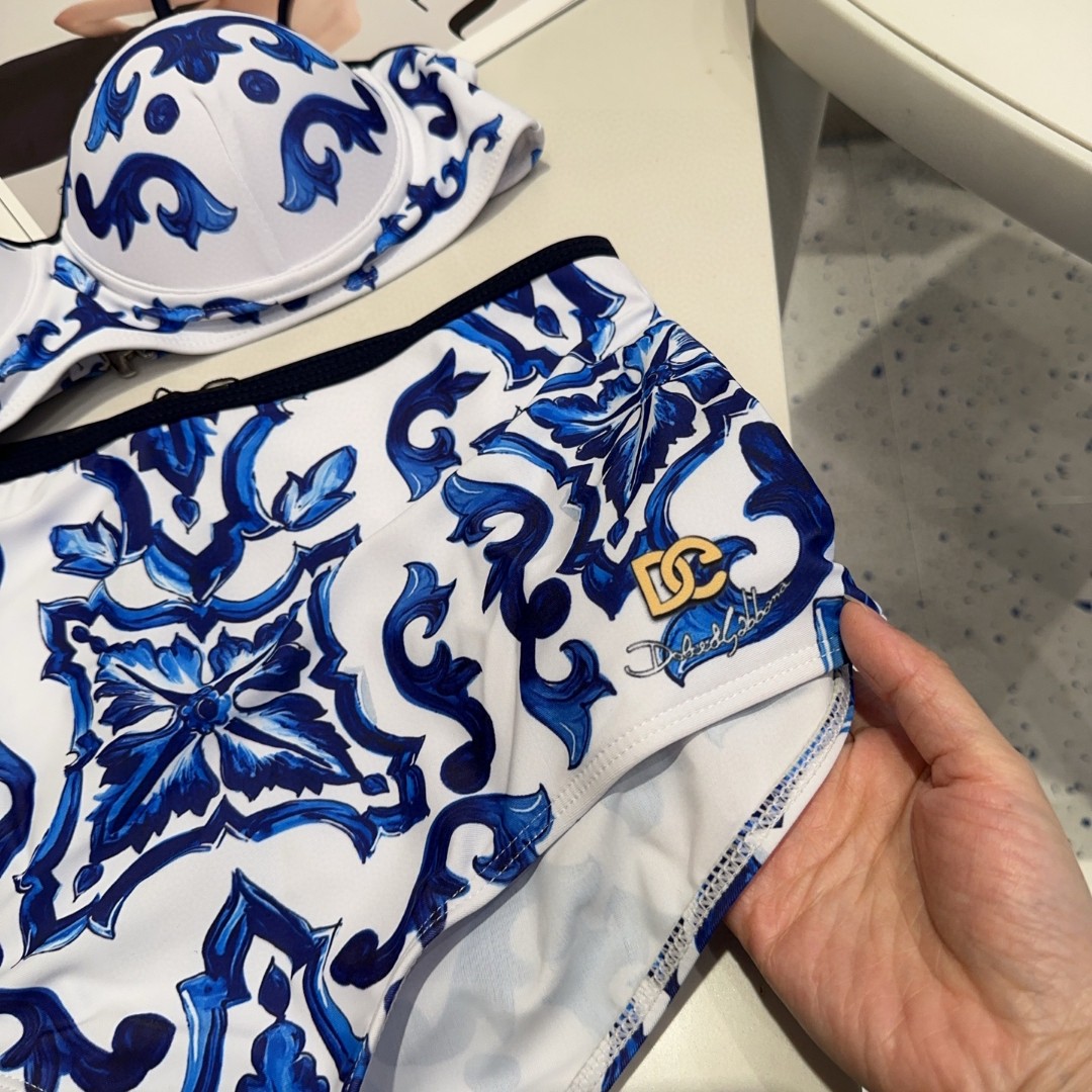 Dg泳衣，时尚达人必备。超级显身材！SML