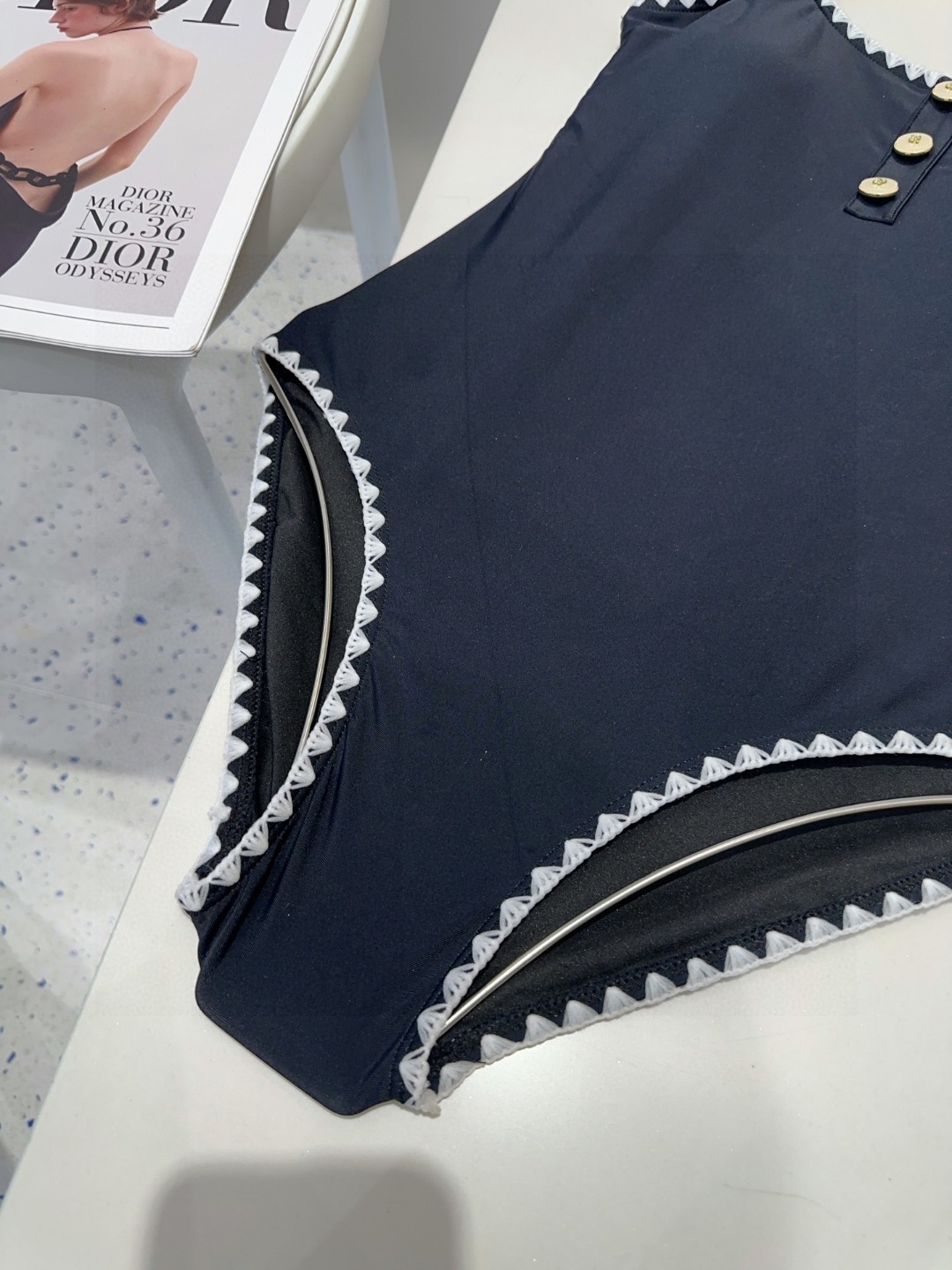 香奈儿泳衣，实物实在太美了！拍不出来它的美😍谁穿谁美！很值得入手✋ SML