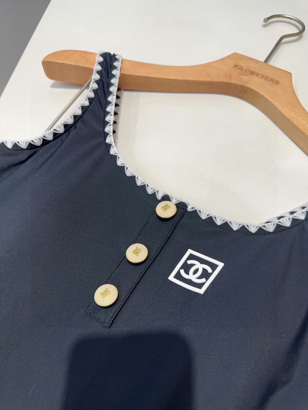 香奈儿泳衣，实物实在太美了！拍不出来它的美😍谁穿谁美！很值得入手✋ SML