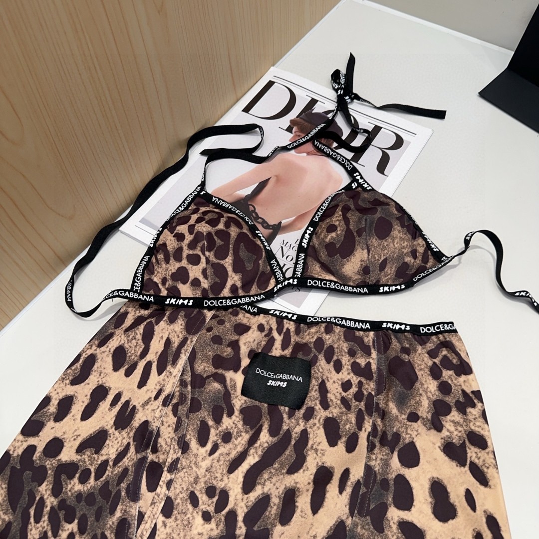 Dg泳衣，时尚达人必备。超级显身材！SML