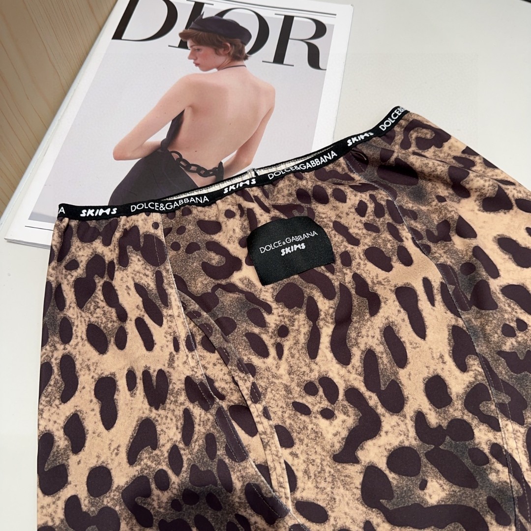 Dg泳衣，时尚达人必备。超级显身材！SML