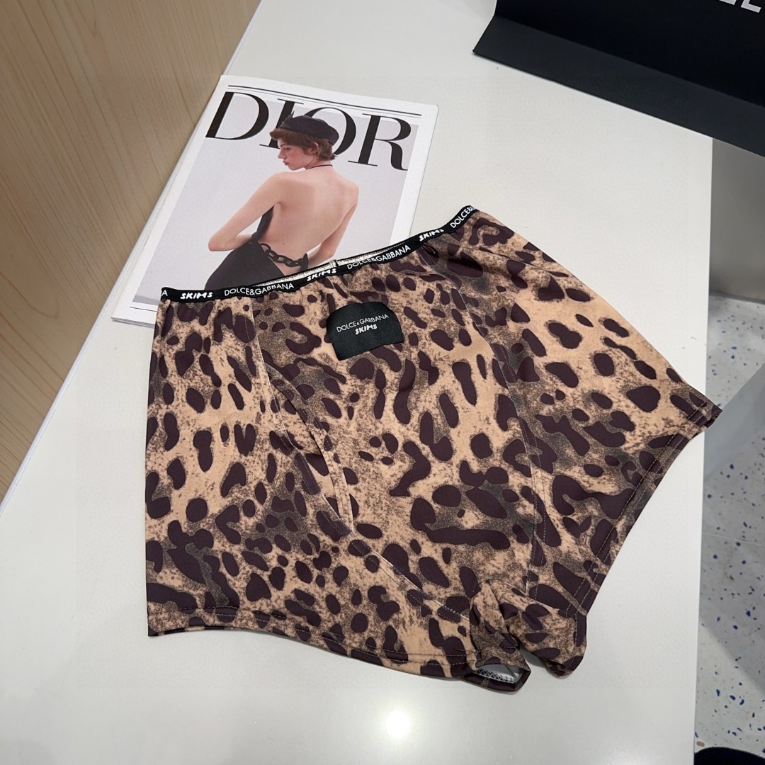 Dg泳衣，时尚达人必备。超级显身材！SML