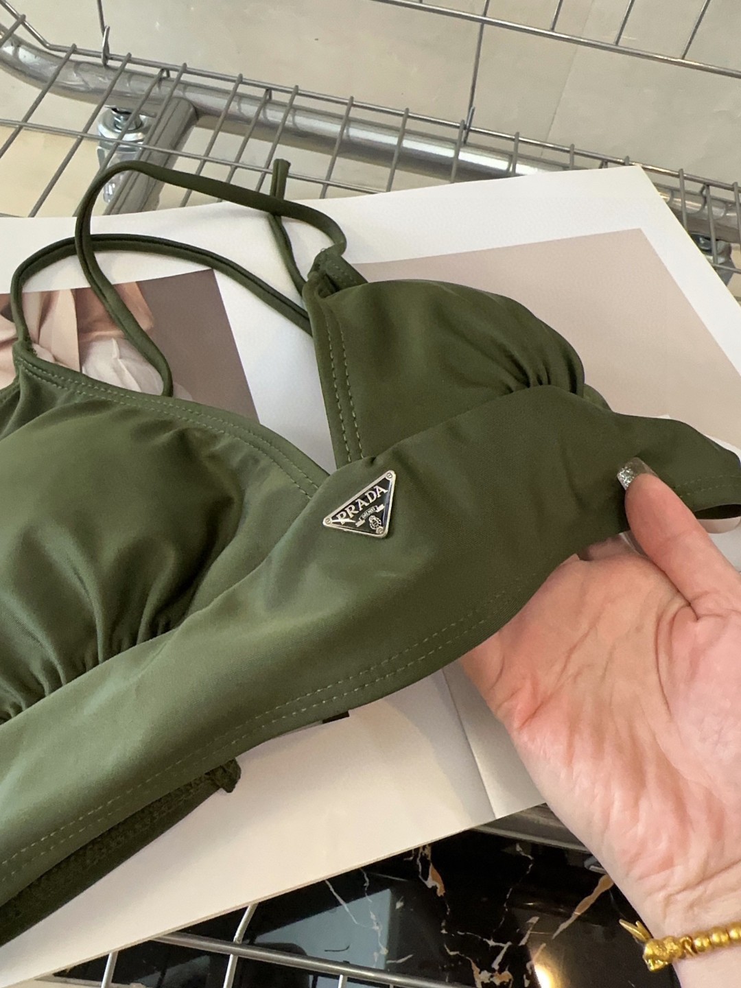 普拉达泳衣，时尚潮人必备！实物超级好看！海边度假拍照超级好！SML