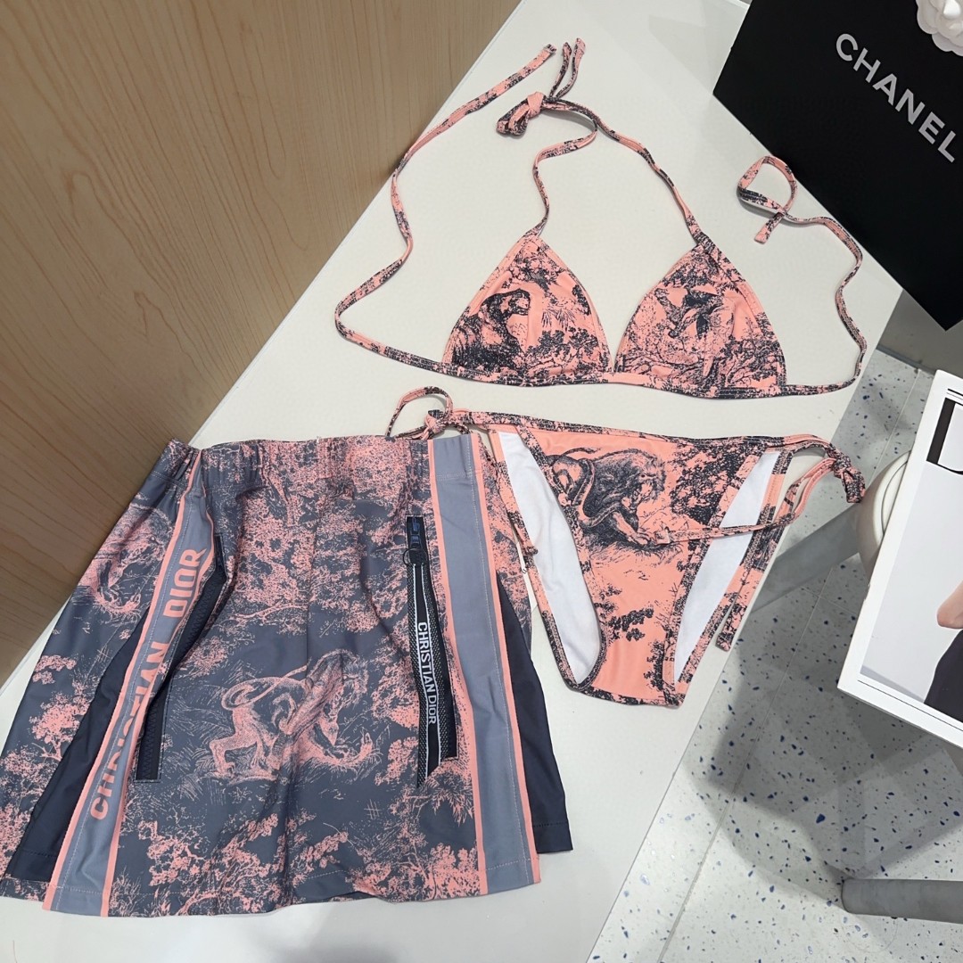 迪奥泳衣三件套，实物实在太美了！拍不出来它的美😍谁穿谁美！很值得入手✋ SML
