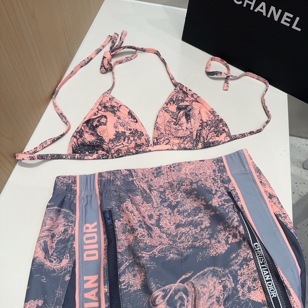 迪奥泳衣三件套，实物实在太美了！拍不出来它的美😍谁穿谁美！很值得入手✋ SML