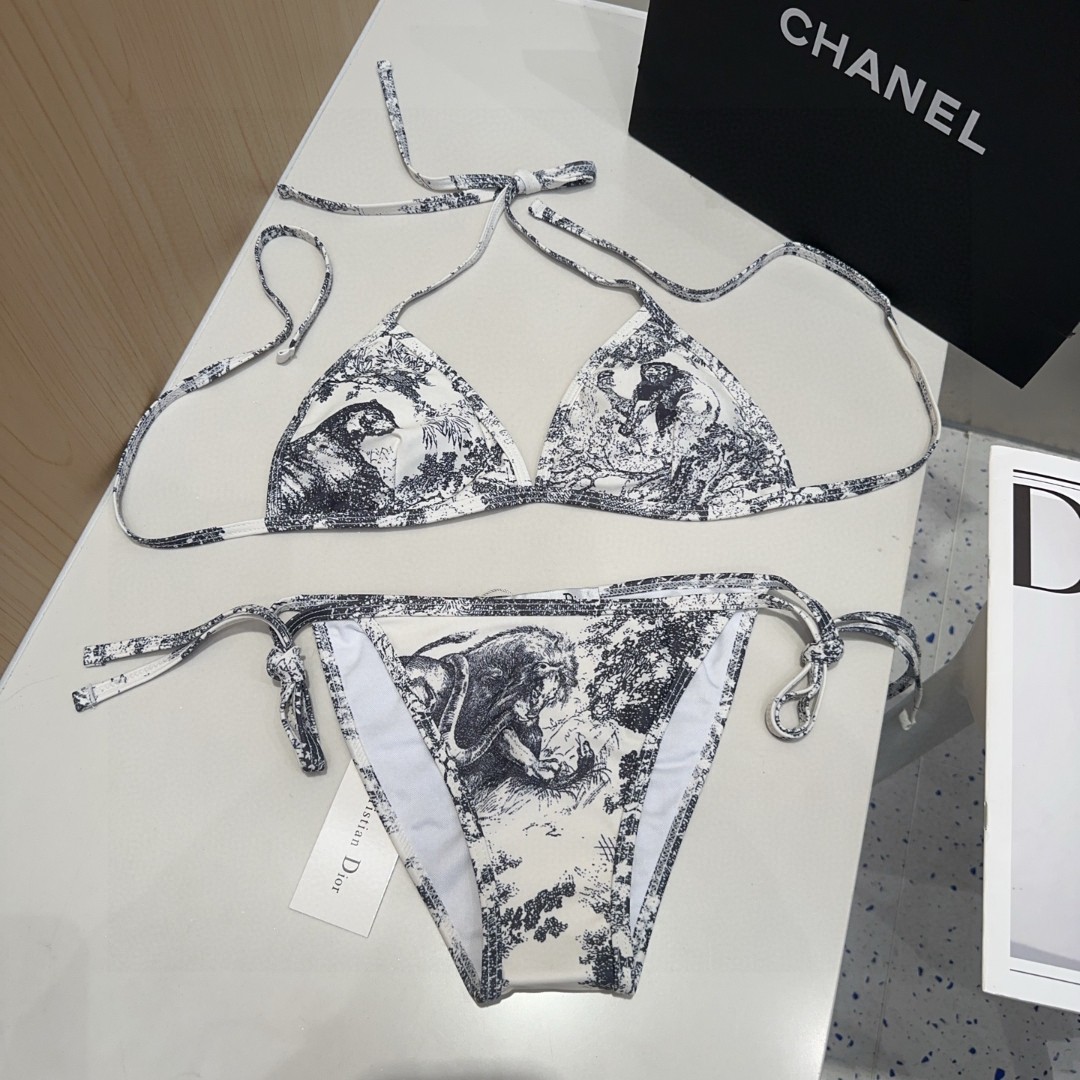 迪奥泳衣三件套，实物实在太美了！拍不出来它的美😍谁穿谁美！很值得入手✋ SML