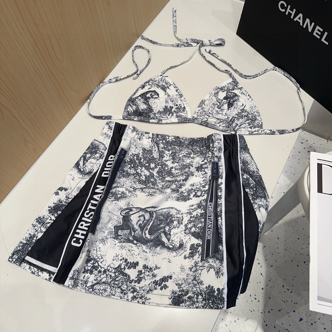 迪奥泳衣三件套，实物实在太美了！拍不出来它的美😍谁穿谁美！很值得入手✋ SML