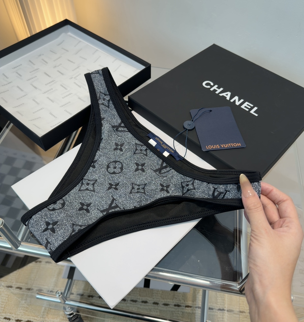 Lv泳衣，实物实在太美了！拍不出来它的美😍谁穿谁美！很值得入手✋ SML