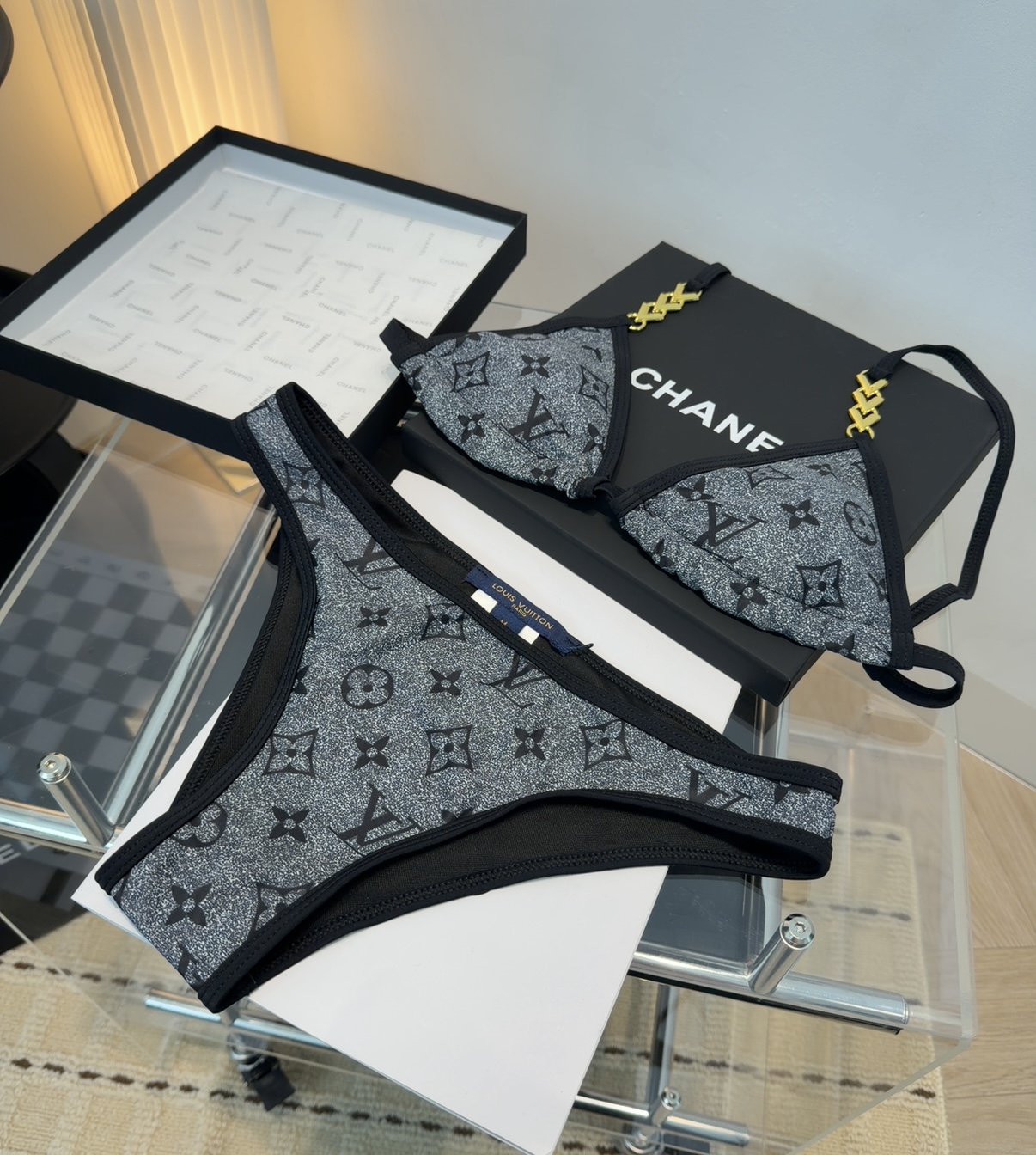 Lv泳衣，实物实在太美了！拍不出来它的美😍谁穿谁美！很值得入手✋ SML