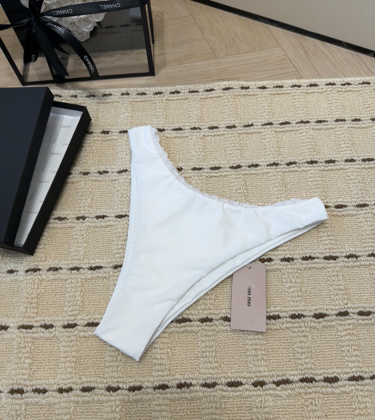 Miumiu泳衣，实物实在太美了！拍不出来它的美😍谁穿谁美！很值得入手✋ SML