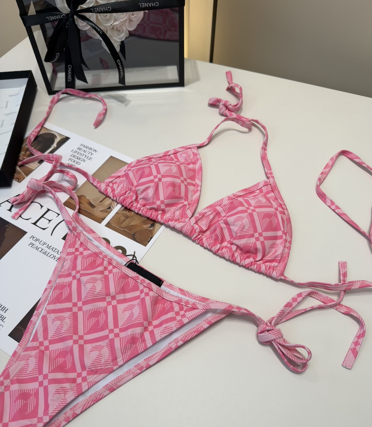 潮牌泳衣，实物实在太美了！拍不出来它的美😍谁穿谁美！很值得入手✋ SML