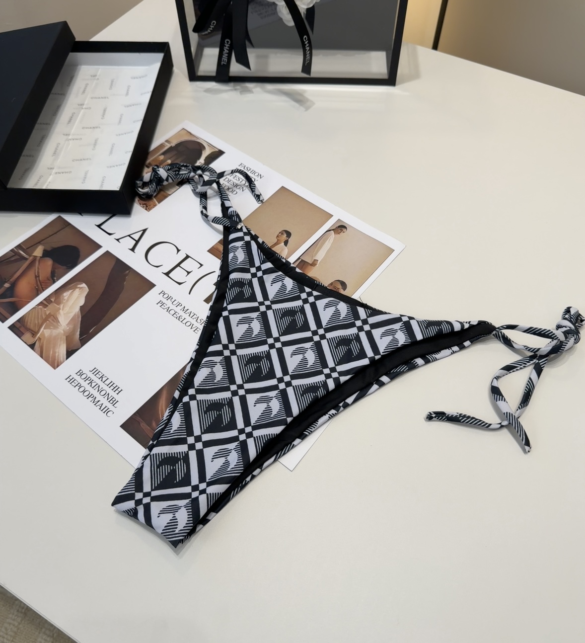 潮牌泳衣，实物实在太美了！拍不出来它的美😍谁穿谁美！很值得入手✋ SML