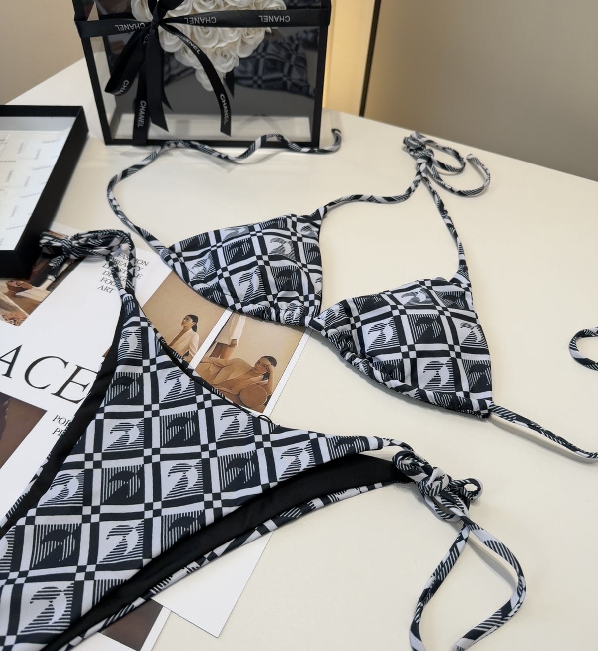 潮牌泳衣，实物实在太美了！拍不出来它的美😍谁穿谁美！很值得入手✋ SML