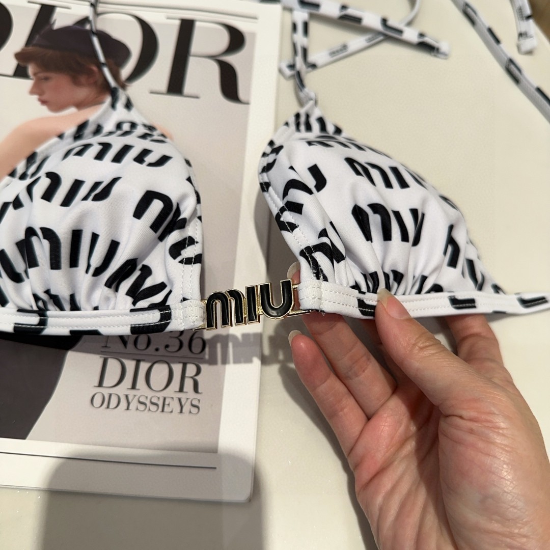 miumiu泳衣，实物实在太美了！拍不出来它的美😍谁穿谁美！很值得入手✋ SML