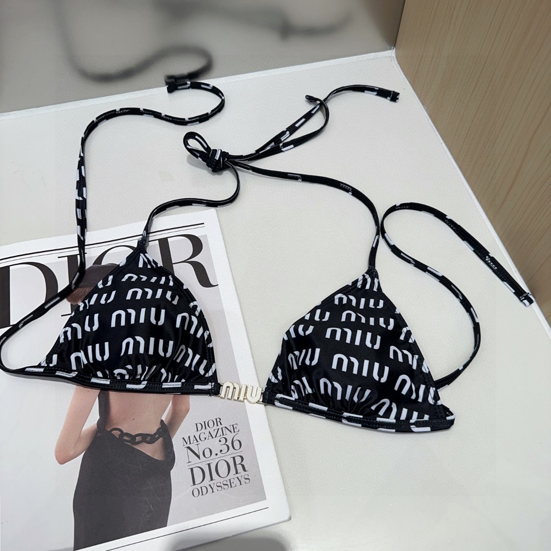 miumiu泳衣，实物实在太美了！拍不出来它的美😍谁穿谁美！很值得入手✋ SML