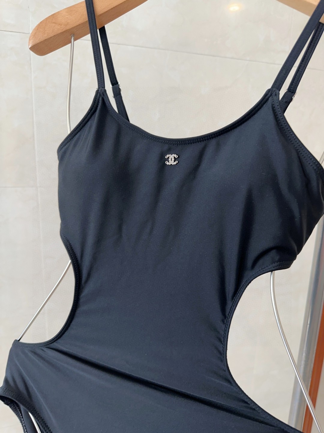 香奈儿泳衣，时尚潮人必备！实物超级好看！海边度假拍照超级好！SML