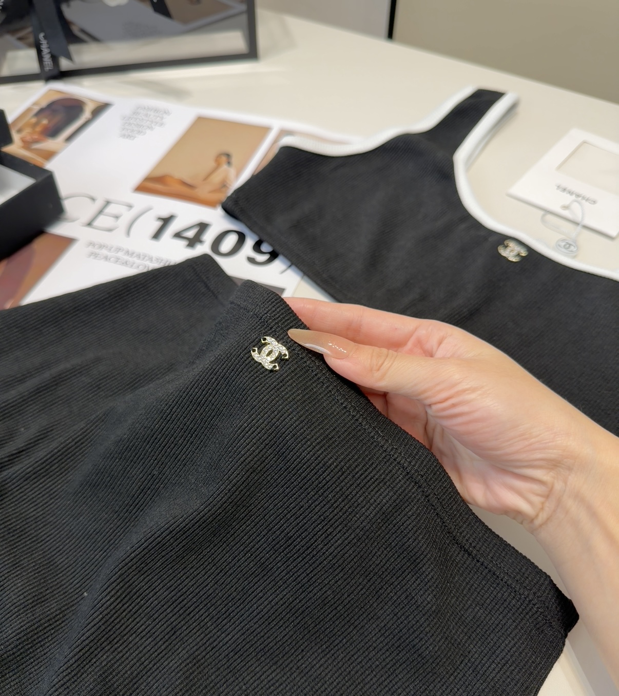 香奈儿泳衣，实物实在太美了！拍不出来它的美😍谁穿谁美！很值得入手✋ SML