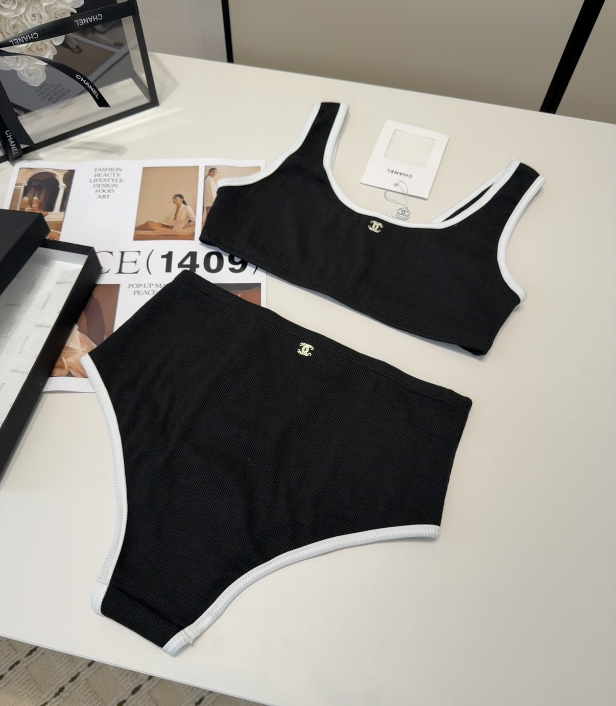 香奈儿泳衣，实物实在太美了！拍不出来它的美😍谁穿谁美！很值得入手✋ SML