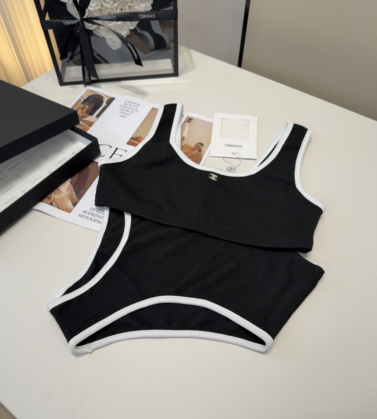 香奈儿泳衣，实物实在太美了！拍不出来它的美😍谁穿谁美！很值得入手✋ SML