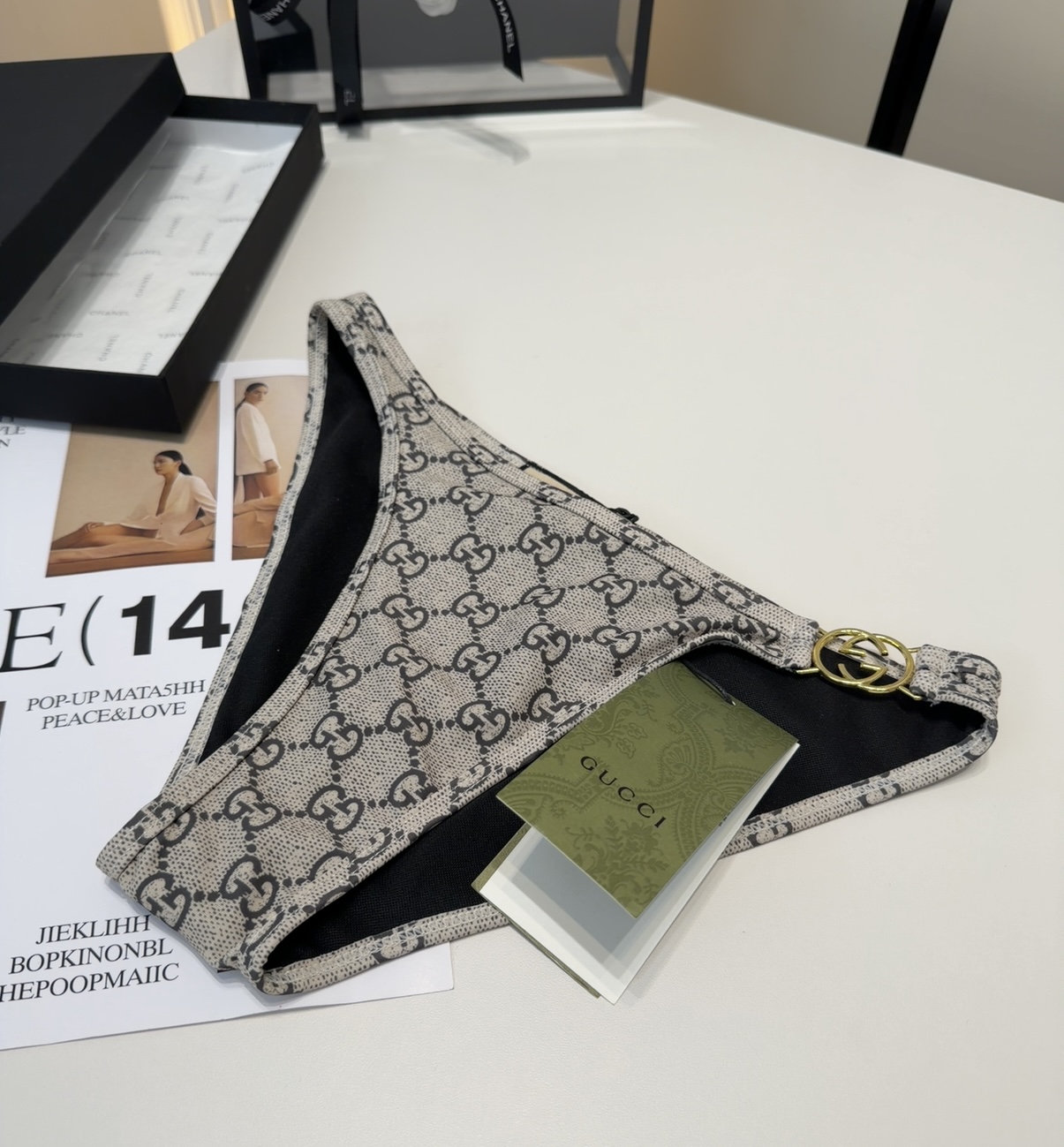 古奇泳衣，实物实在太美了！拍不出来它的美😍谁穿谁美！很值得入手✋ SML