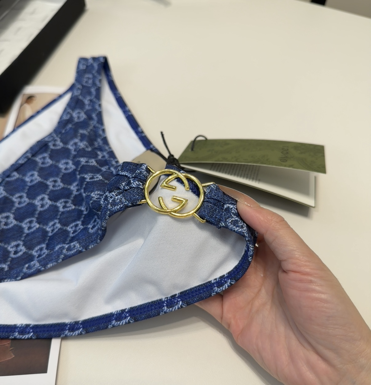 古奇泳衣，实物实在太美了！拍不出来它的美😍谁穿谁美！很值得入手✋ SML