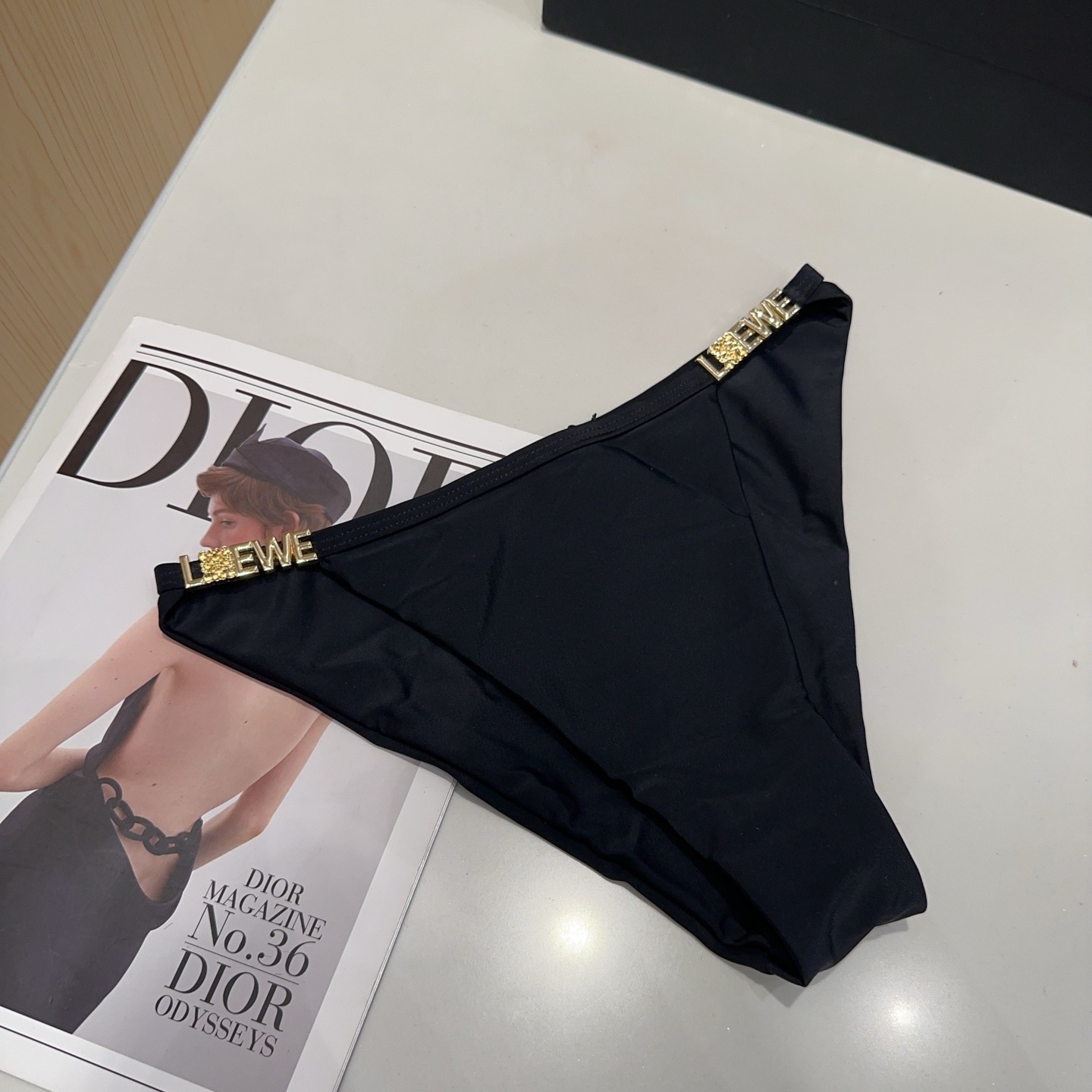 罗意威泳衣，时尚达人必备。超级显身材！SML