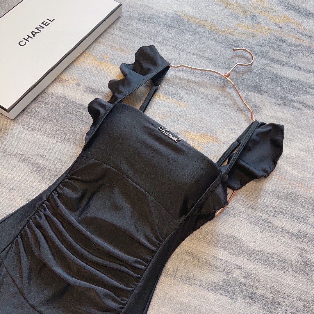 香奈儿泳衣，时尚潮人必备！实物超级好看！海边度假拍照超级好！SML