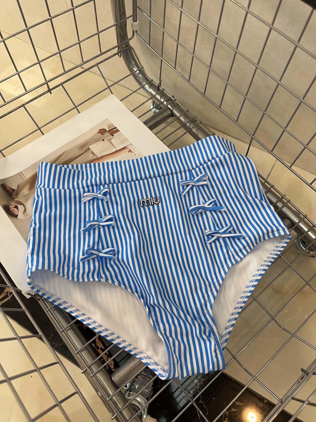 miumiu泳衣，时尚潮人必备！实物超级好看！海边度假拍照超级好！SML