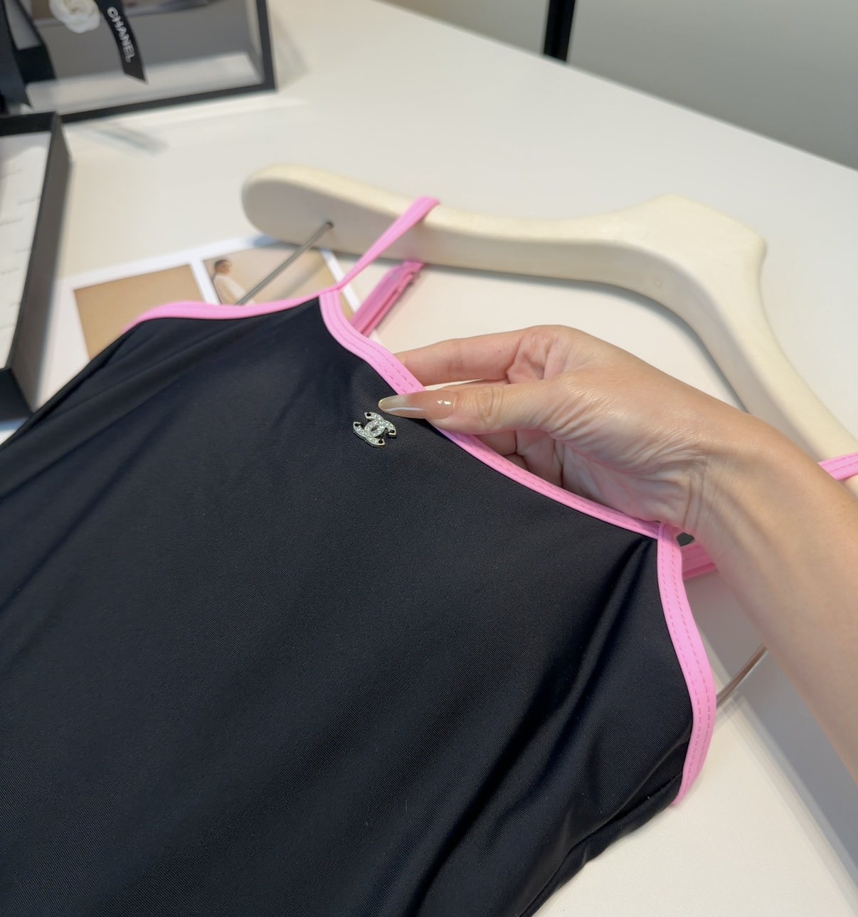 香奈儿泳衣，时尚潮人必备！实物超级好看！海边度假拍照超级好！SML