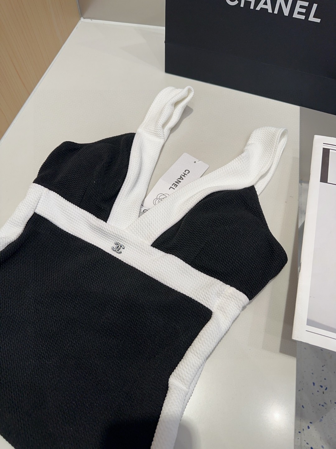 香奈儿泳衣，实物实在太美了！拍不出来它的美😍谁穿谁美！很值得入手✋ SML