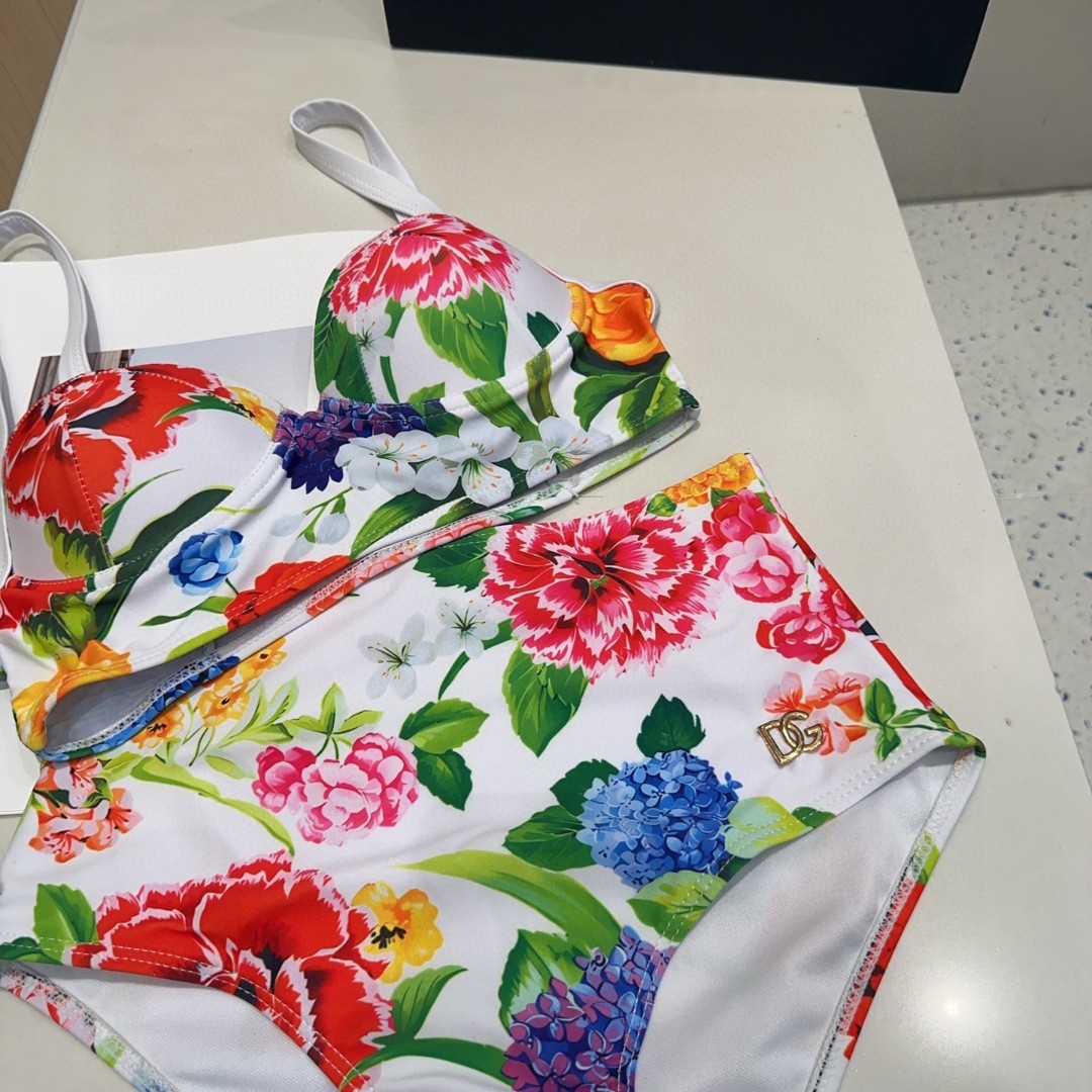 Dg泳衣，时尚达人必备。超级显身材！SML