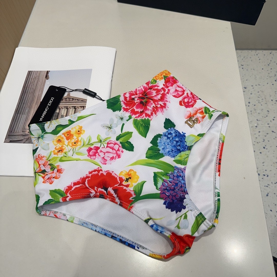 Dg泳衣，时尚达人必备。超级显身材！SML