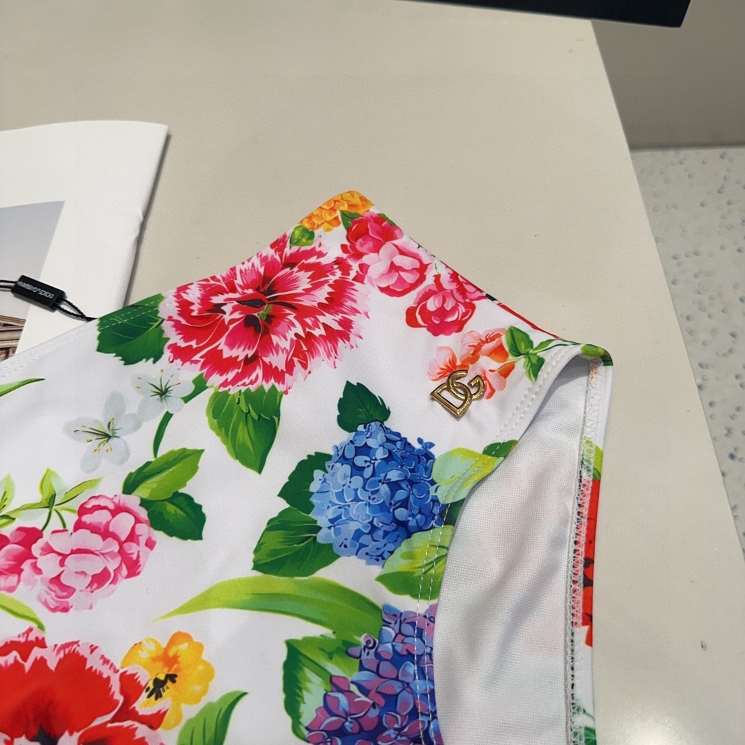 Dg泳衣，时尚达人必备。超级显身材！SML