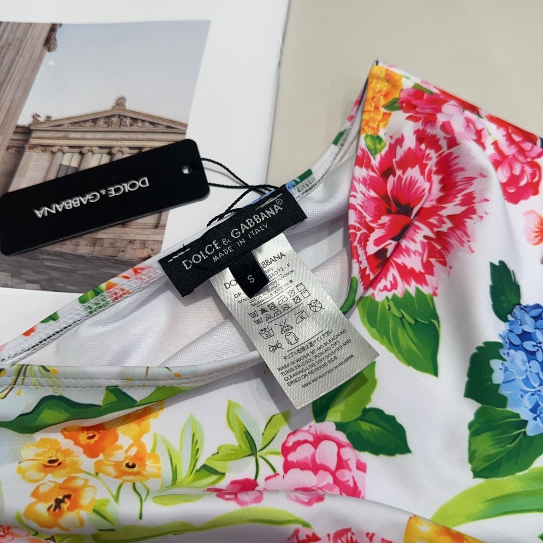 Dg泳衣，时尚达人必备。超级显身材！SML