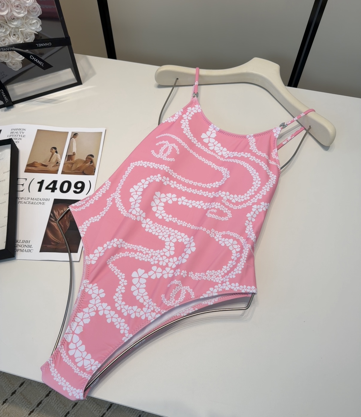 香奈儿泳衣，时尚潮人必备！实物超级好看！海边度假拍照超级好！SML