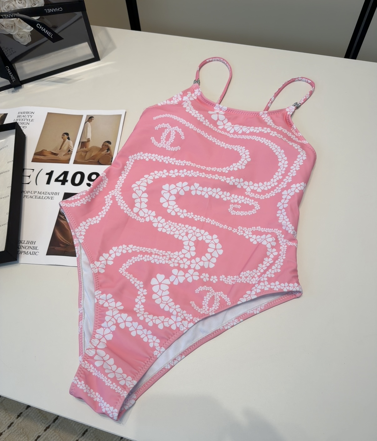 香奈儿泳衣，时尚潮人必备！实物超级好看！海边度假拍照超级好！SML